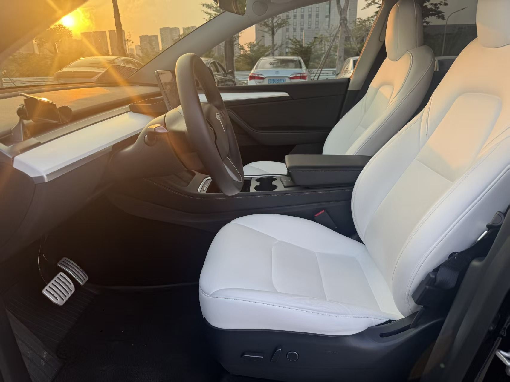 Переднее сиденье в автомобиле