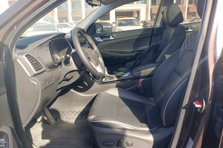 Used Hyundai Tucson 2019 280TGDi Dual-Clutch Two-Wheel Drive Fashion Edition China V Standard