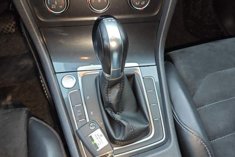 Used Volkswagen Golf 2018 230TSI Automatic Luxury Version
