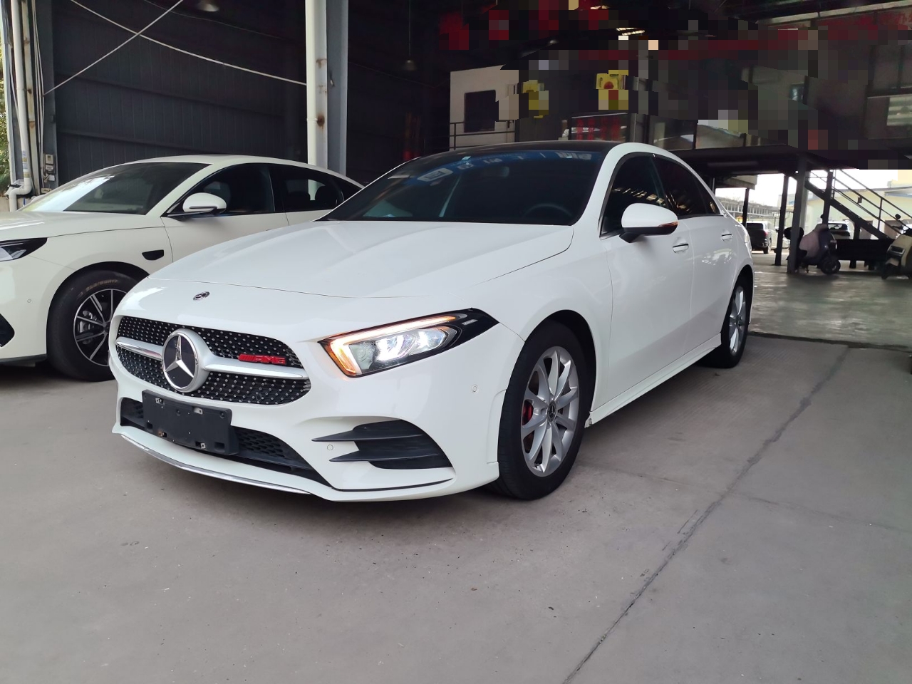 Под передней частью автомобиля