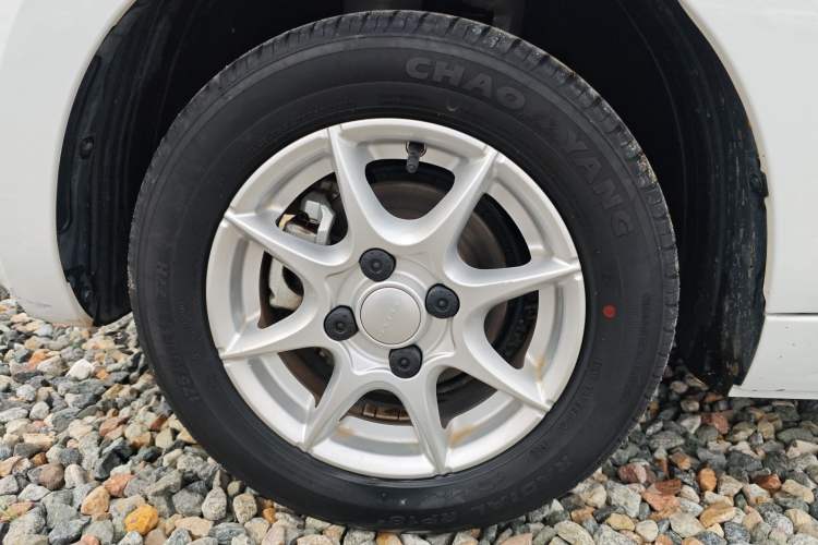 Used Roewe Clever 2022 311km QiQi BoBo Edition Left Front Wheel Hub