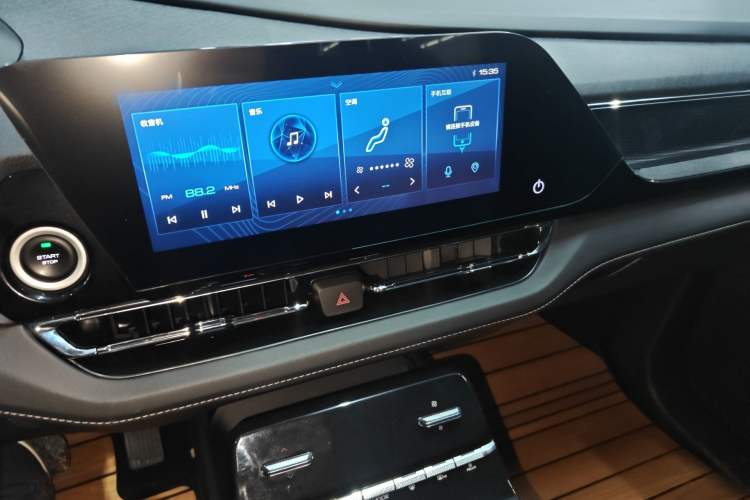 Used Wuling Victory 2020 1.5T CVT Flagship Edition Audio And AC Panel