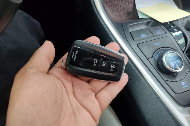 Used Toyota RAV4 2020 Dual-Motor 2.5L E-CVT Four-Wheel Drive Flagship Edition
