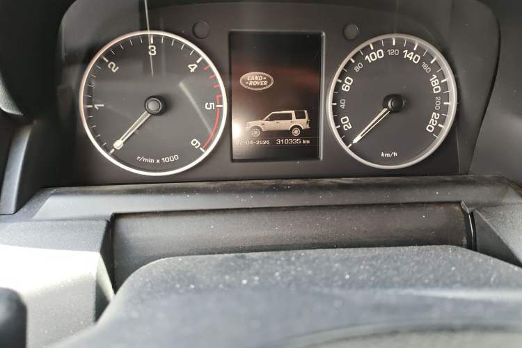 Used Land Rover Discovery 2014 3.0 SDV6 HSE Diesel Edition Odometer Close Up