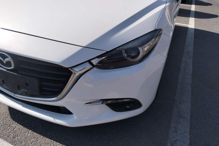 Used Mazda 3 Axela 2017 Hatchback 1.5L Automatic Luxury Model Emission Standard China V Left Front Headlight