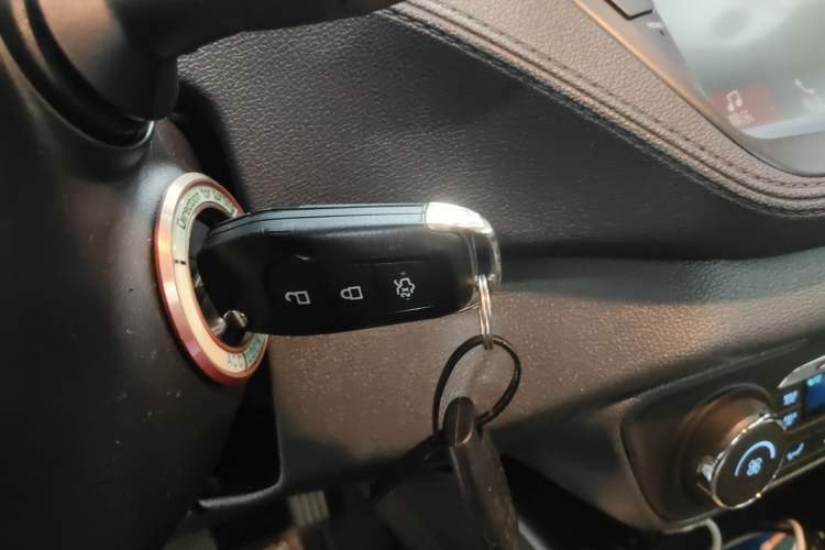 Used Ford Escort 2017 Happiness Edition 1.5L Automatic Fashion Version Vehicle Key