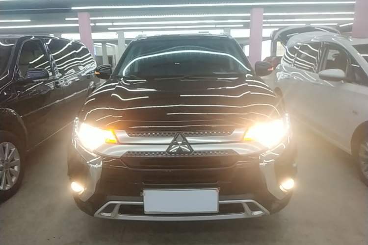 Used Mitsubishi Outlander 2019 2.0L Two-Wheel Drive Comfort Edition 5 Seats China V Standard Front