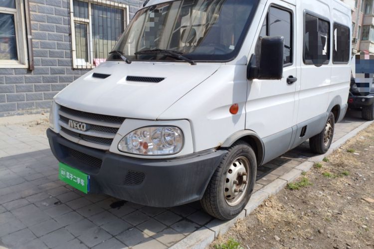 Used Iveco Power Daily 2017 2.5T Deluxe A32 Mid-Roof 5-7 Seater 47Z5 Passenger Van