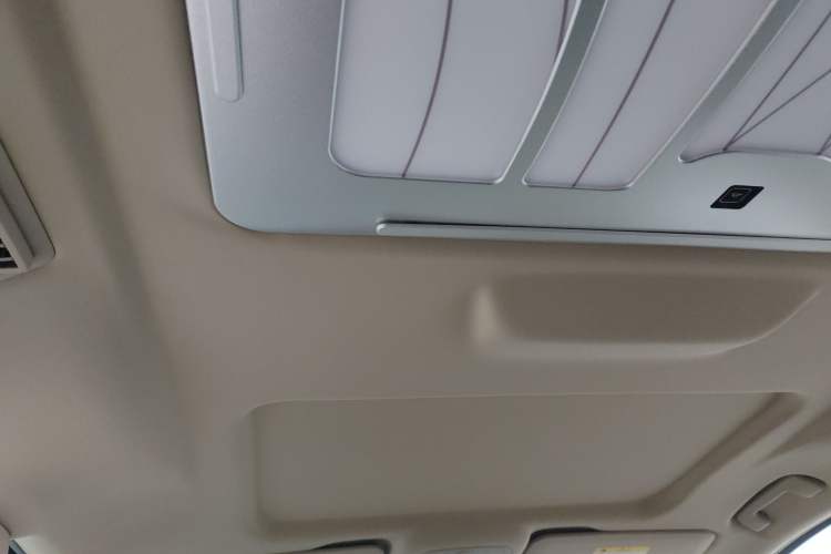 Used Buick GL8 2025 Model Land Cruiser Business Class Comfort DG Edition
