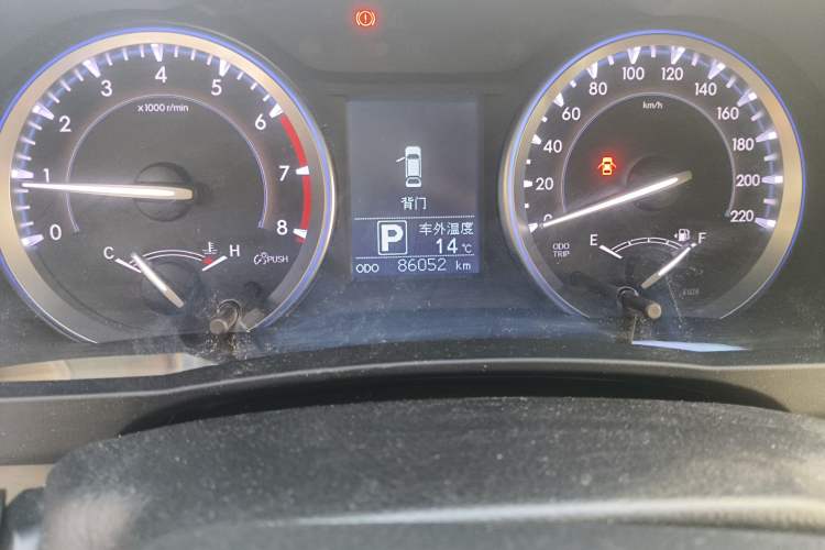 Used Toyota Highlander 2015 2.0T Four-Wheel Drive Elite Edition 7-Seater Odometer Close Up