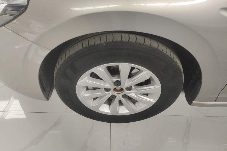 Used Volkswagen Bora 2019 1.5L Manual Fashion Edition Left Front Wheel Hub