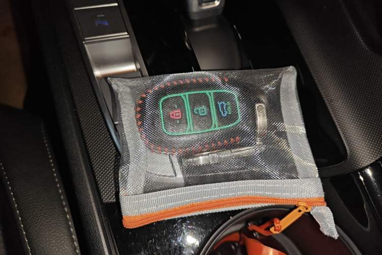 Used Hyundai Elantra 2023 1.5L CVT GLX Elite Edition Vehicle Key