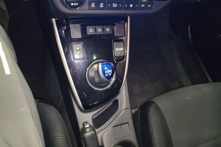 Used Toyota Levin 2016 Dual-Engine 1.8H GS E-CVT Elite Model with Sunroof
