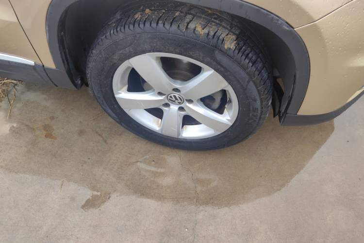 Used Volkswagen Tiguan 2012 1.8TSI Automatic All-Wheel Drive Elite Edition Right Front Wheel Hub