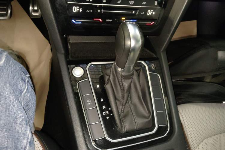 Used Volkswagen Magotan 2023 2 Million Units Commemorative Edition 330TSI DSG Luxury Version
