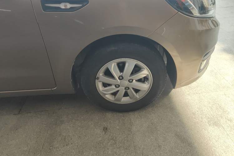 Used Kia K2 2015 Sedan 1.4L MT GLS Right Front Wheel Hub