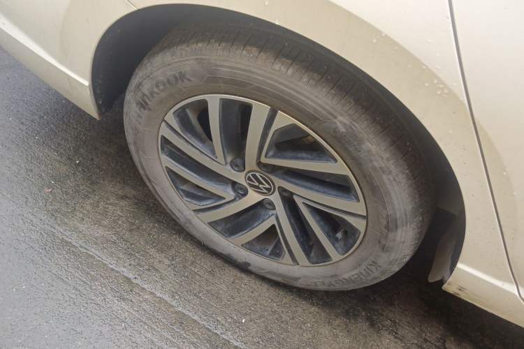 Used Volkswagen Lavida 2021 1.5L Automatic Comfort Edition Right Rear Wheel Hub