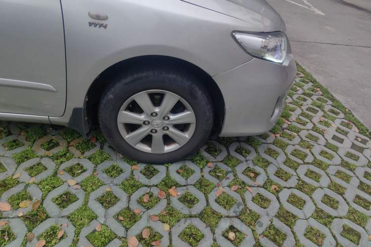 Used Toyota Corolla 2012 Luxurious Edition 1.6L Automatic GL Right Front Wheel Hub