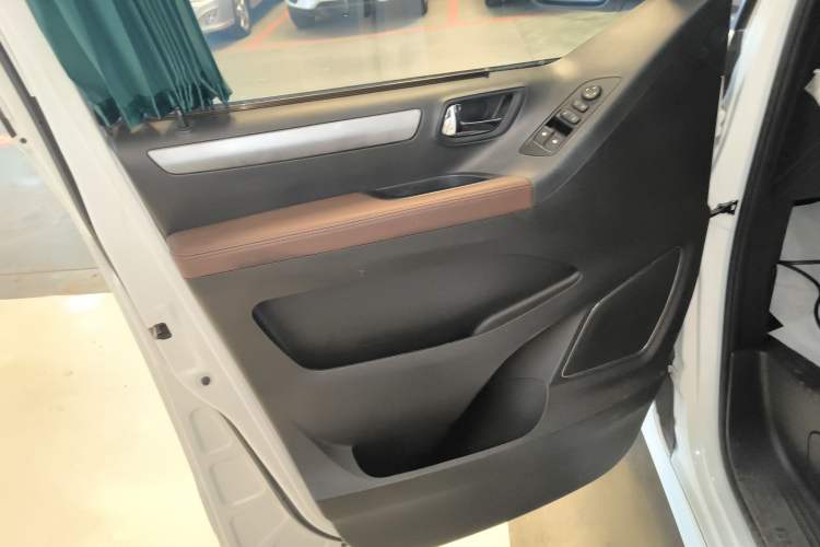 Used SAIC MAXUS G10 2022 2.0T Automatic Elite Edition Gasoline 7-Seater