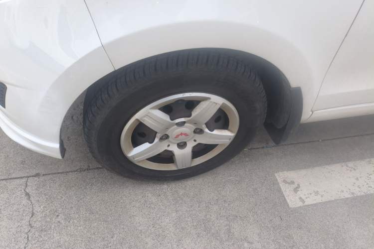 Used Wuling Hongguang 2015 1.5L S Basic Version China V Standard Left Front Wheel Hub