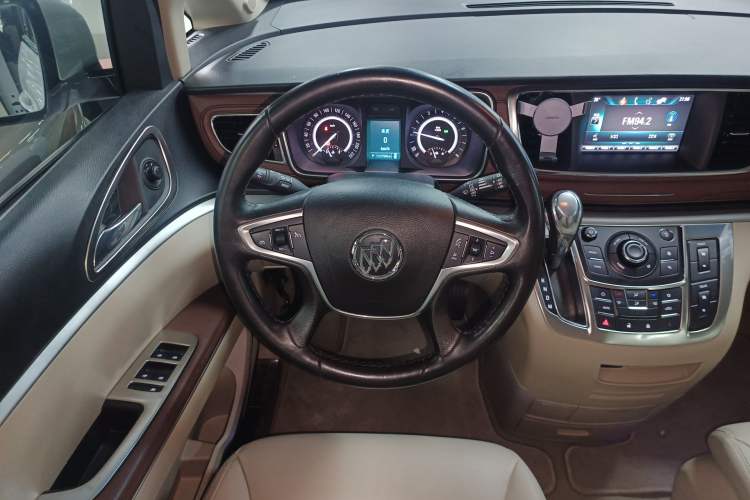 Used Buick GL8 2018 28T Luxury Model China VI Standard
