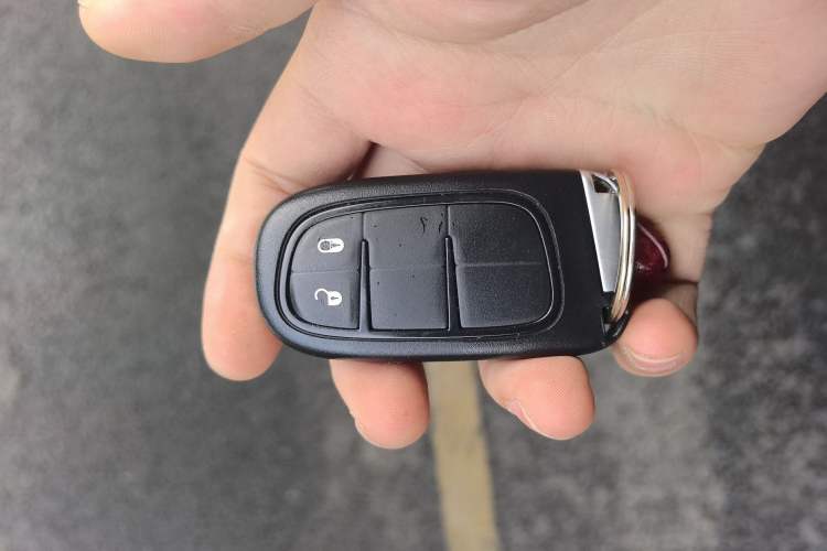 Used Jeep Cherokee 2016 2.4L Leading Edition Vehicle Key