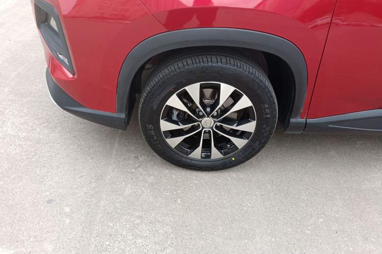 Used Baojun 530 2021 Global Car Anniversary Edition 1.5T Manual Luxury Model 7 Seats Left Front Wheel Hub