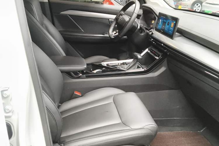 Used Wuling Asta 2021 1.5T CVT Starlight Edition Right Front Seat