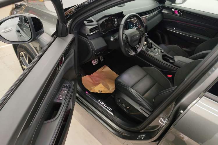 Used Lynk & Co 01 EM-P 2021 1.5TD PHEV Halo Driver Seat