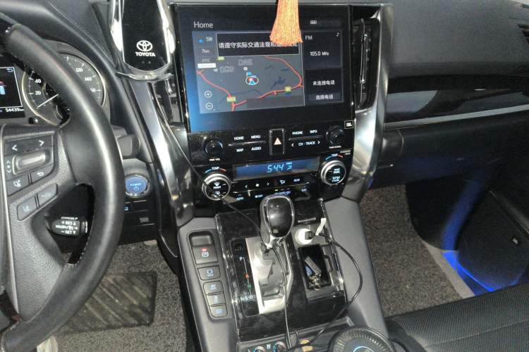 Used Toyota Vellfire 2023 Crown Dual-Engine 2.5L HV Luxury Edition Audio And AC Panel