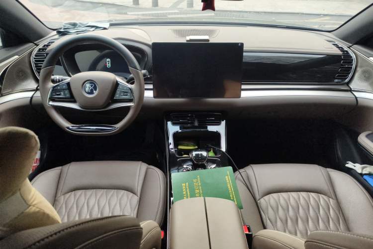 Used BYD Han 2023 DM-i Champion Edition 121KM Prestige Model Center Console