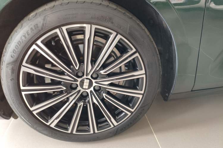 Used Geely Galaxy 8 2025 130km EM-P Starship Edition Left Front Wheel Hub