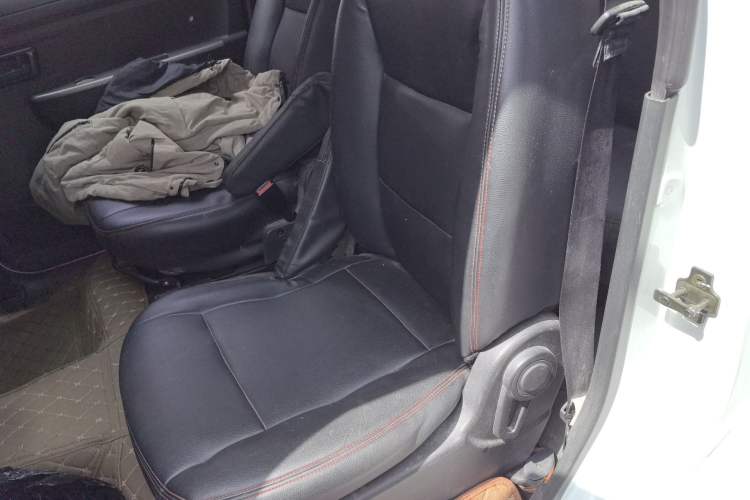 Used Dongfeng Fengon 330 2014 1.3L Manual Utility Version DK13-07 Left Rear Seat