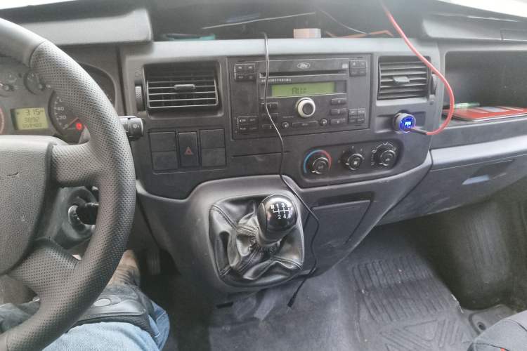 Used Ford Transit Custom 2013 2.4T Diesel Economical Long-Wheelbase Mid-Roof China IV Standard