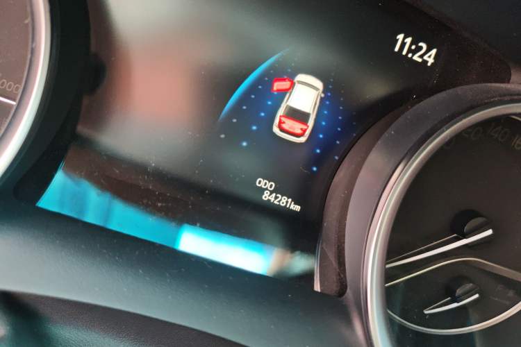 Used Toyota Camry 2021 2.0G Luxury Edition Odometer Close Up