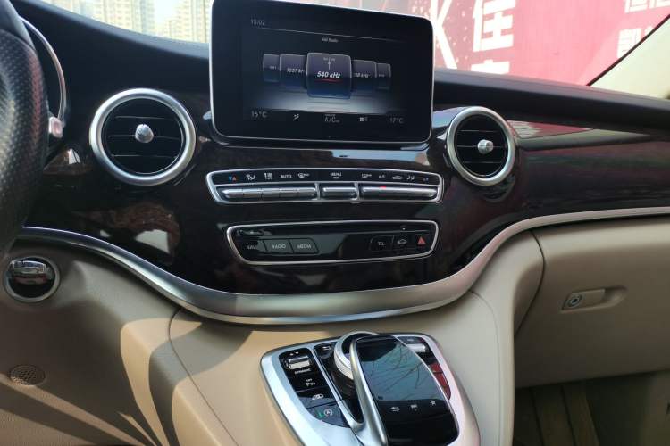 Used Mercedes-Benz V-Class 2018 V 260 L Prestige Extended Version China VI
