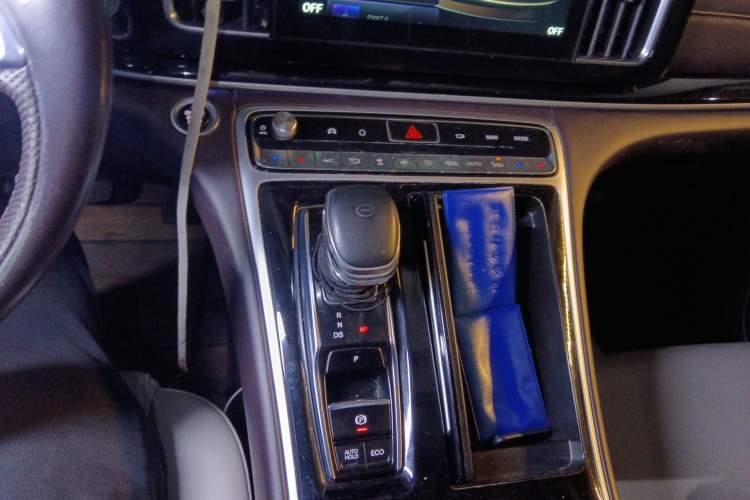 Used GAC Trumpchi M8 2021 Lingxiu Series 390T Ultimate Edition Gear Lever