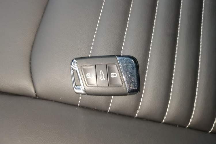 Used Volkswagen Magotan 2023 2 Million Units Limited-Edition 280TSI DSG Comfort Version Vehicle Key