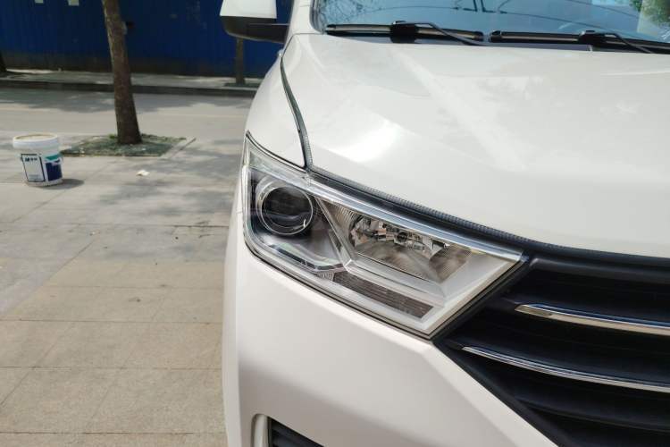 Used Wuling Hongguang 2021 1.5L S Standard Version LAR Right Front Headlight