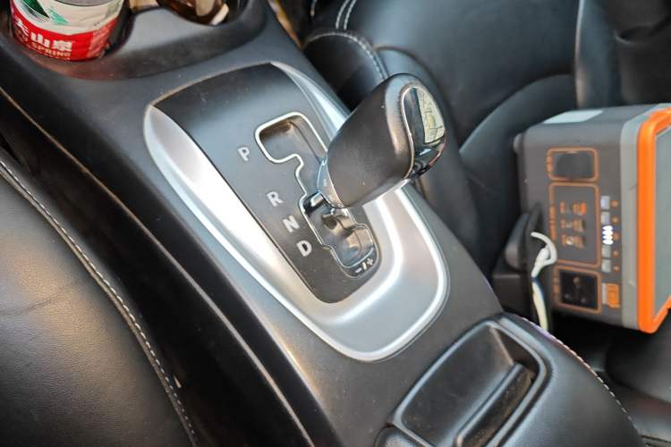 Used Dodge Journey 2013 2.4L Two-Wheel Drive Luxury Version