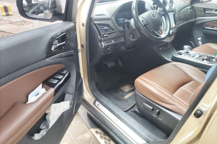 Used BYD Tang New Energy 2015 2.0T Four-Wheel-Drive Flagship Model