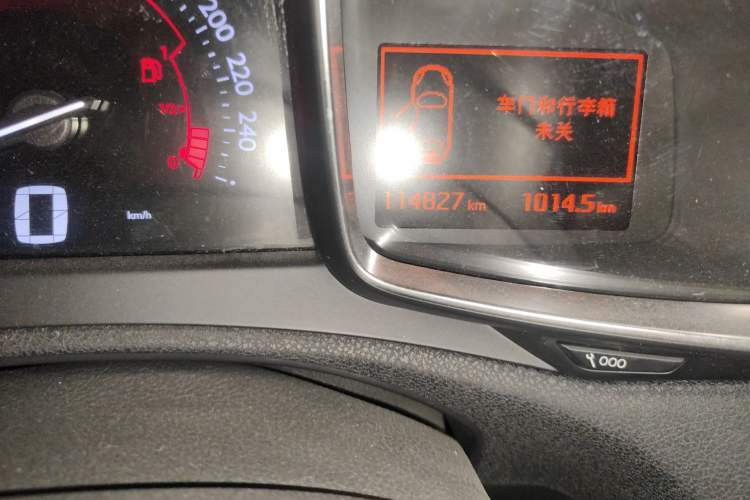 Used DS 5LS 2016 1.6T Luxury Edition THP160 Odometer Close Up