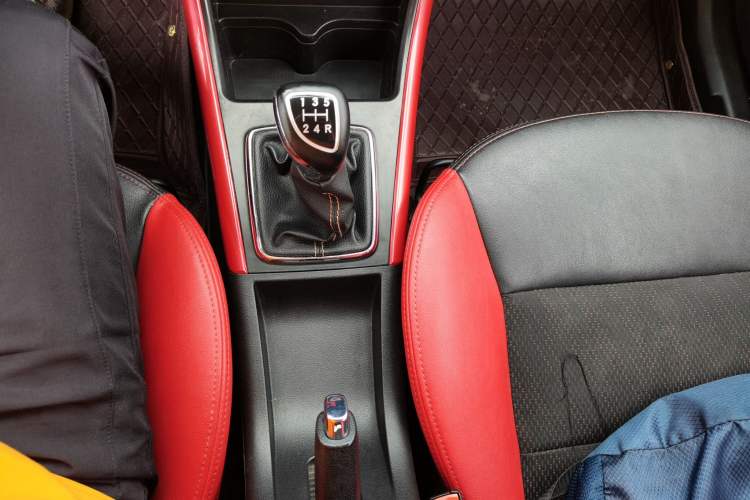 Used BAIC Senova X25 2015 1.5L Manual Elite Edition Gear Lever