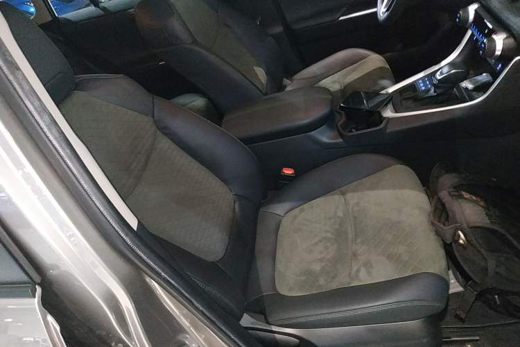 Used Toyota RAV4 2022 2.0L CVT 4x4 Style Plus Edition
