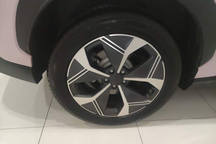 Used AION V 2024 Plus 70 Star Edition Lithium Iron Phosphate Right Rear Wheel Hub