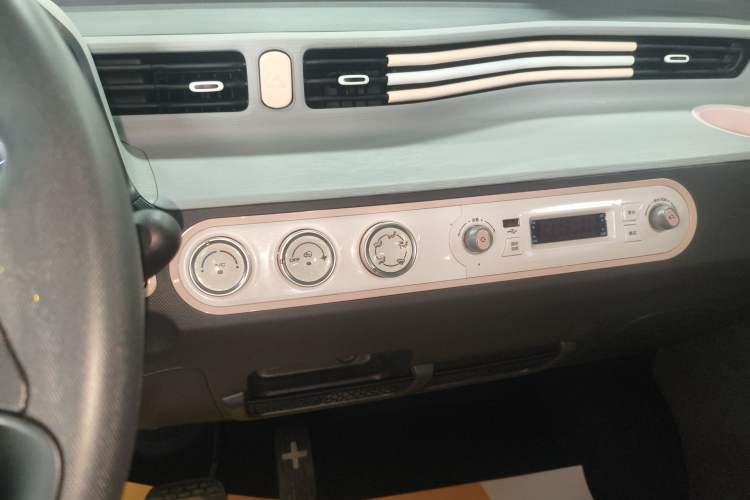 Used Wuling Hongguang MINIEV 2022 Macaron Premium Model – Lithium Iron Phosphate Audio And AC Panel