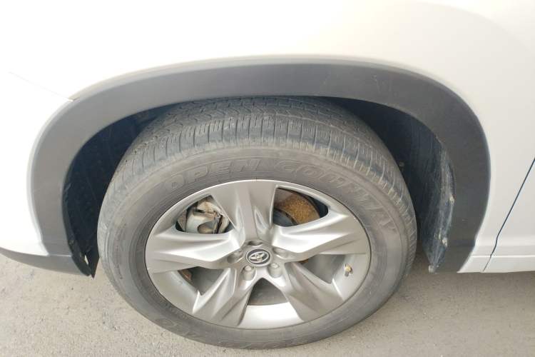 Used Toyota Highlander 2018 2.0T Four-Wheel Drive Prestige Version 7 Seats China V Emission Standard Left Front Wheel Hub