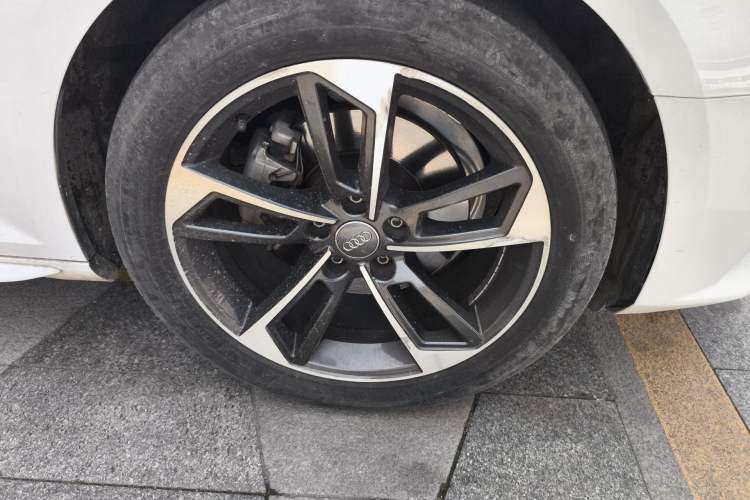 Used Audi A4L 2017 40 TFSI Ambition Edition
