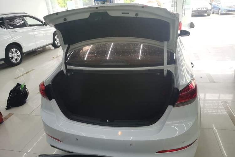 Used Hyundai Elantra (6th Generation / Lingdong) 2019 1.4T Dual-Clutch Xuan Dong · Dynamic Model Trunk