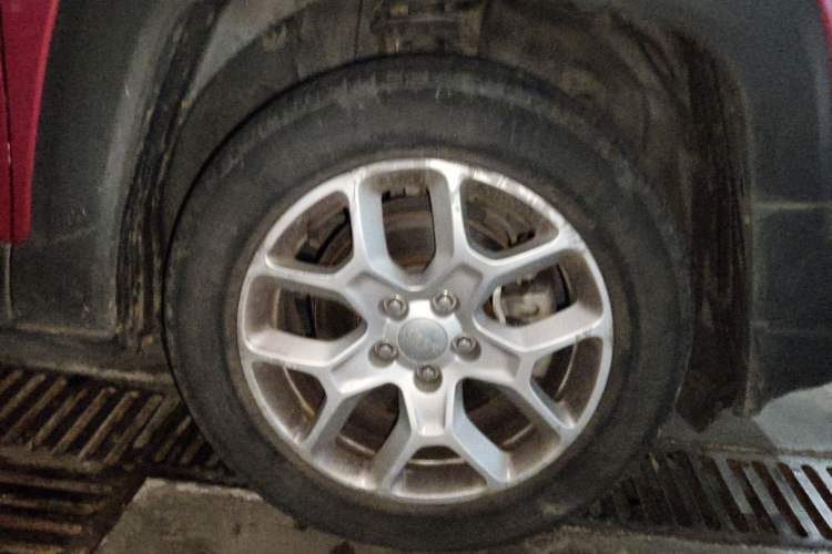 Used Jeep Renegade 2017 180T Automatic High-Energy Version Right Front Wheel Hub